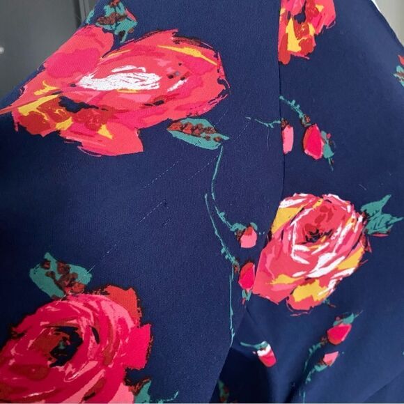 Aritzia Brand Babaton Navy Floral Wrap Flutter Sleeve High-Low Dress Size 4 - Picture 12 of 13